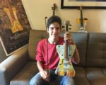来自巴拉圭，回收管弦乐团成员 Daniel Duarte为自己学音乐梦想成真感到开心。（苏湘岚/大纪元）